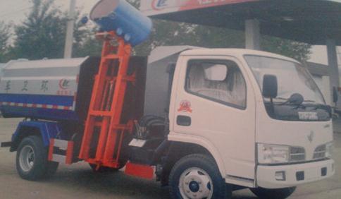 掛桶<a href=http://www.njsjdq.com/ljc target=_blank class=infotextkey>垃圾車</a>裝卸垃圾桶圖片