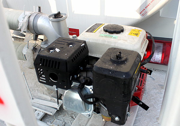 吸糞帶灑水車 吸糞帶灑水車