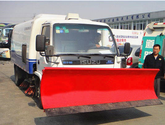 五十鈴鏟雪<a href=http://www.njsjdq.com/saoluche/ target=_blank class=infotextkey>掃路車</a>